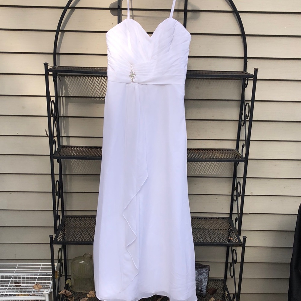 Jordan 10 Elegant White Evening Dress